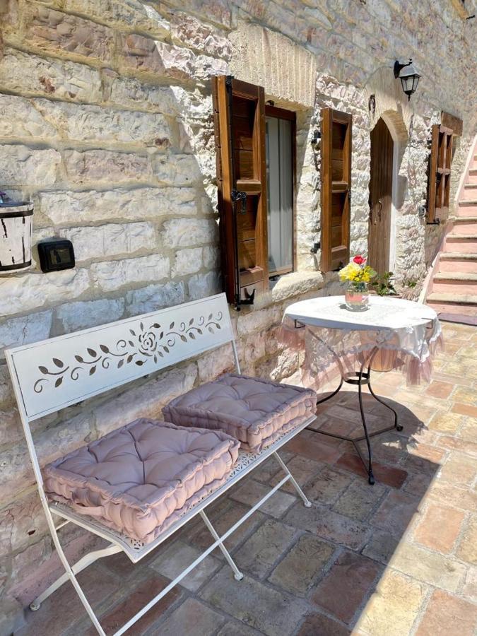 B&B Il Poggetto Serra Sant'Abbondio ภายนอก รูปภาพ
