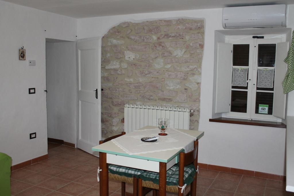 B&B Il Poggetto Serra Sant'Abbondio ห้อง รูปภาพ