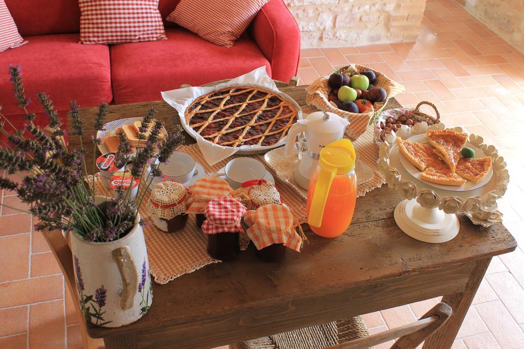 B&B Il Poggetto Serra Sant'Abbondio ภายนอก รูปภาพ