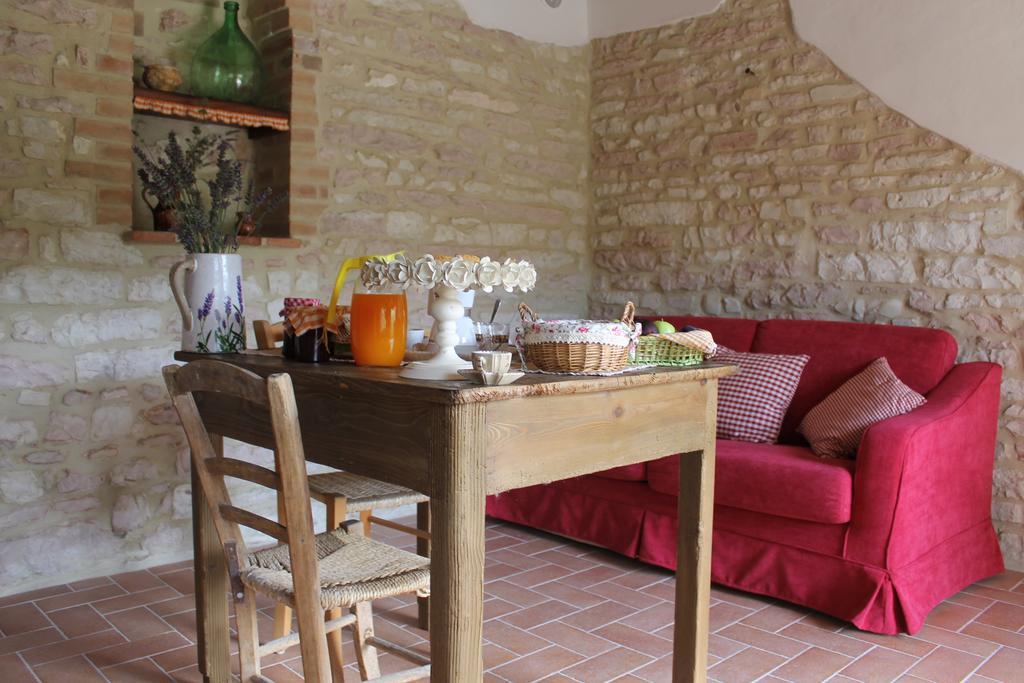 B&B Il Poggetto Serra Sant'Abbondio ภายนอก รูปภาพ