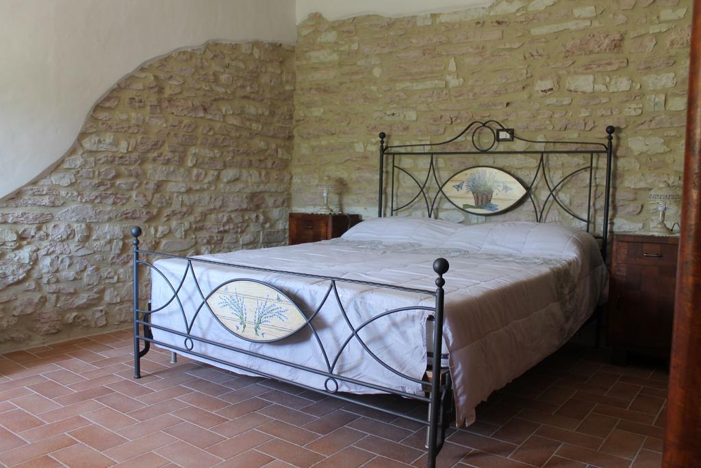 B&B Il Poggetto Serra Sant'Abbondio ห้อง รูปภาพ