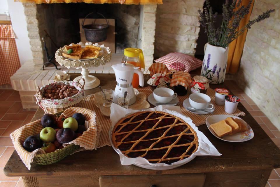 B&B Il Poggetto Serra Sant'Abbondio ภายนอก รูปภาพ