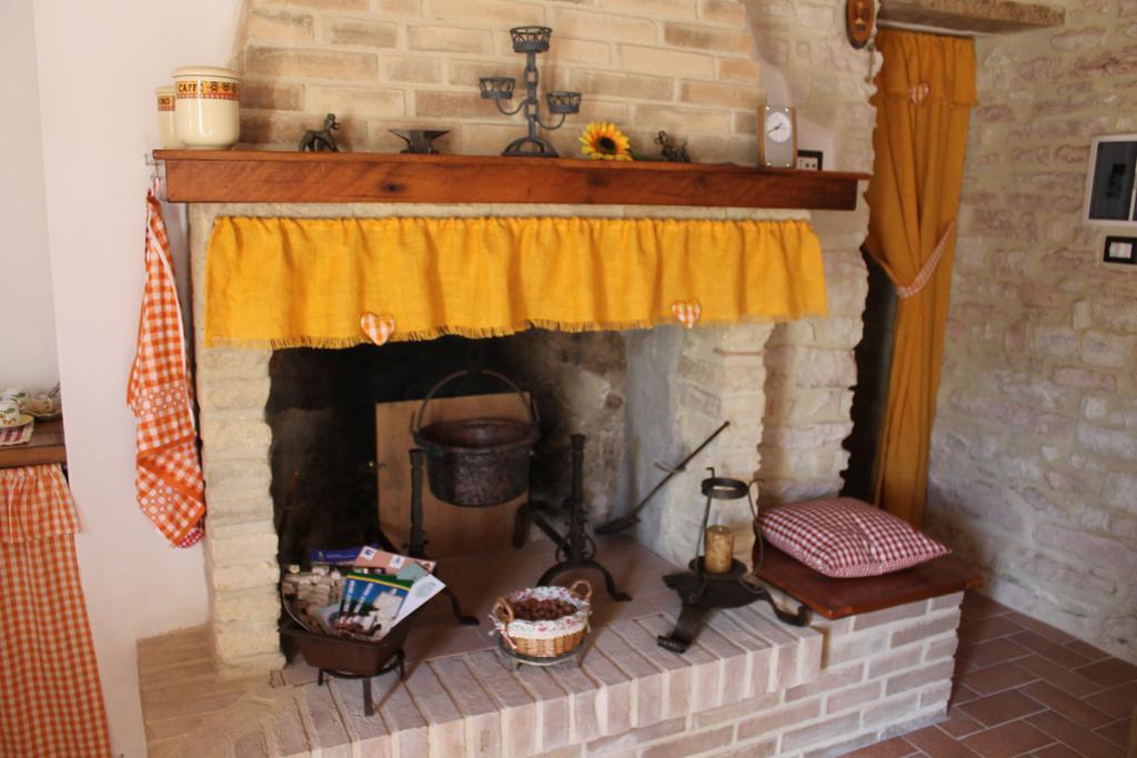 B&B Il Poggetto Serra Sant'Abbondio ภายนอก รูปภาพ